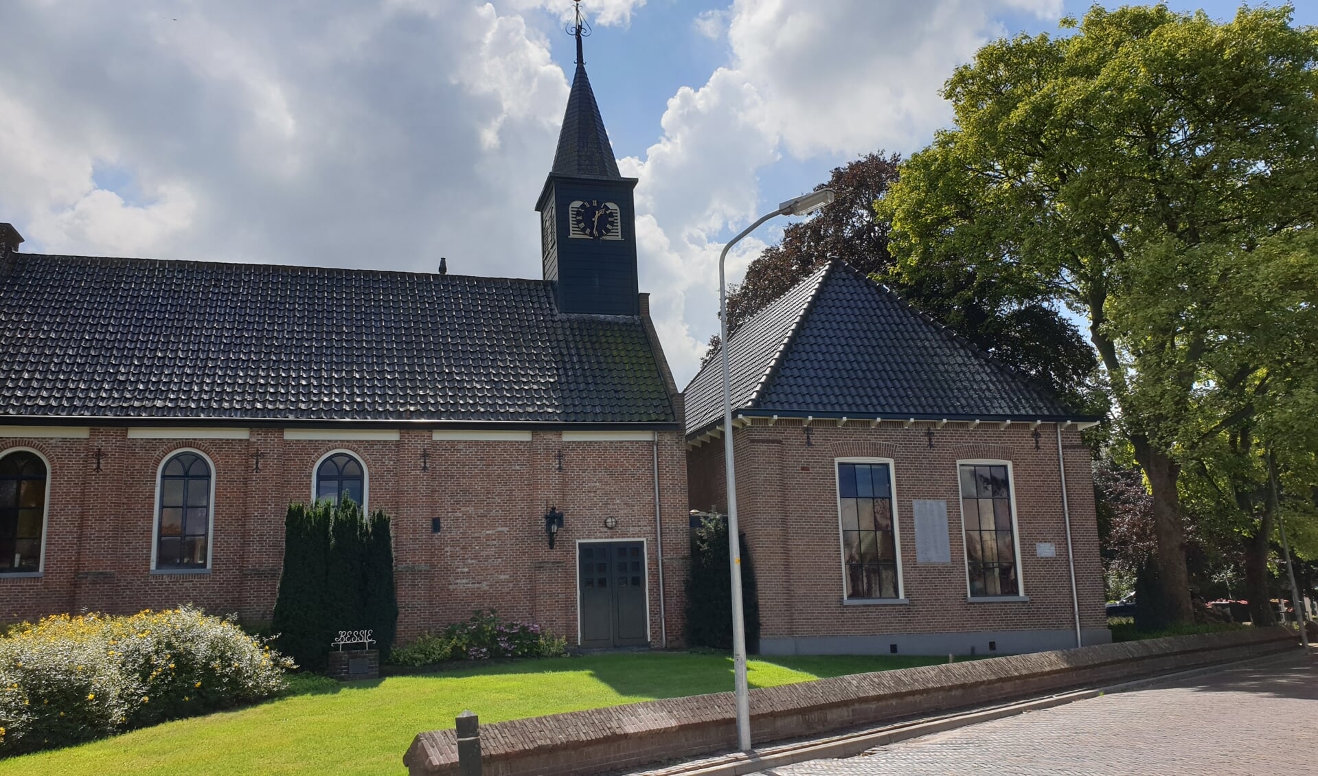 Het bekende gebouw Bessie is de nieuwe locatie van stichting ZorgHulp West-Friesland.