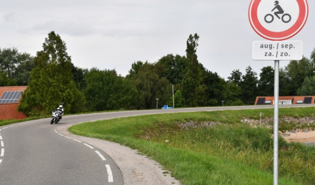 <p>In het najaar wordt gekeken of een weekendafsluiting voor motoren in de zomermaanden vanaf 2021 een definitief karakter moet krijgen. (Foto: aangeleverd)</p>
