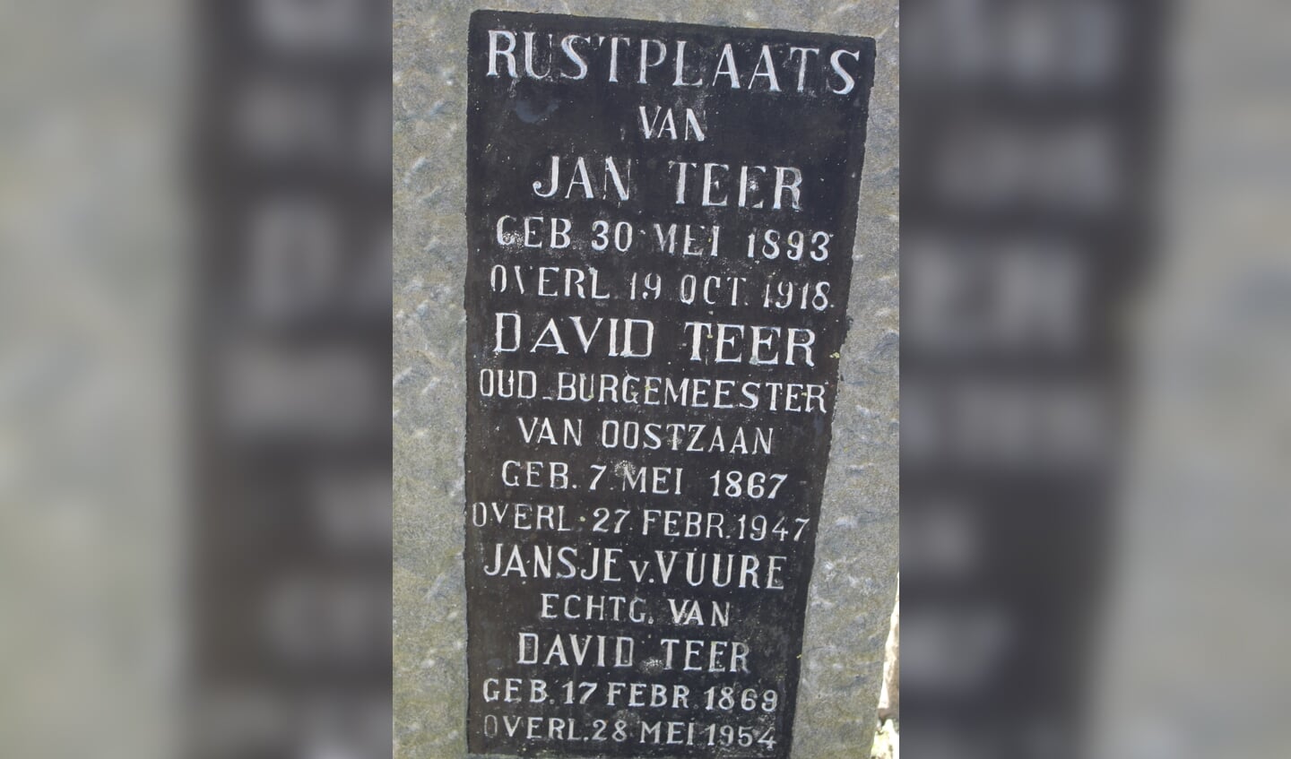 De grafsteen van burgemeester Teer 