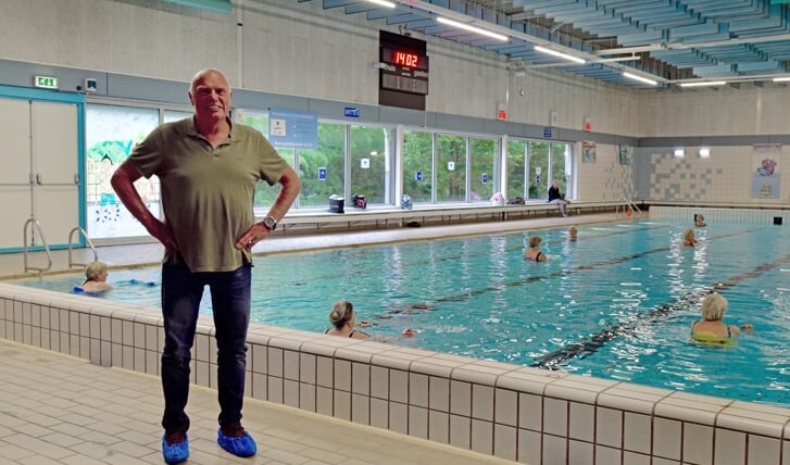 Directeur Herman Rijsdijk bij het 25 meterbad.