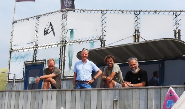 <p>Team Deining en Sport@Sea blij met de plannen voor komend najaar. V.l.n.r. Richard Groot van Deining, Bestuursleden S@S Wim Tromp, pieter Stoutenbeek en Mikel Mac Mootry.</p>
