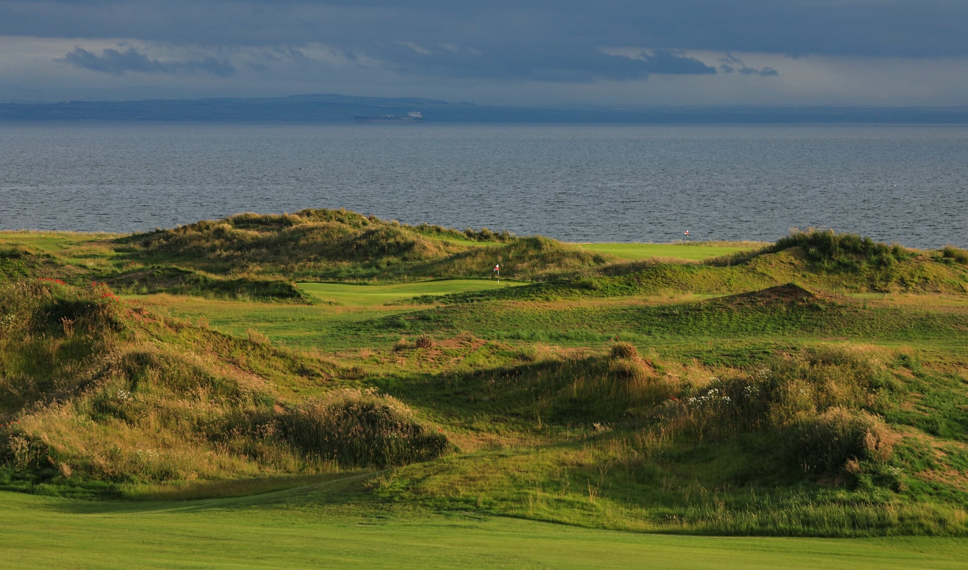Een blik op de tiende en de eerste hole van Dumbarnie Golf Links, en je bent als golfer meteen verkocht. Schotland is een geweldige linkscourse rijker.