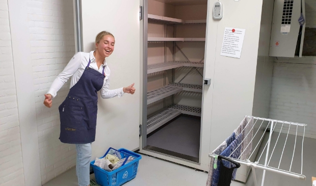 Schone ijskast, klaar voor bakken vol ijs.