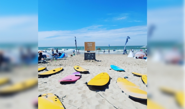 <p>Container Make Love Not Waste houdt Bergense strand schoon. (Foto: aangeleverd)</p>
