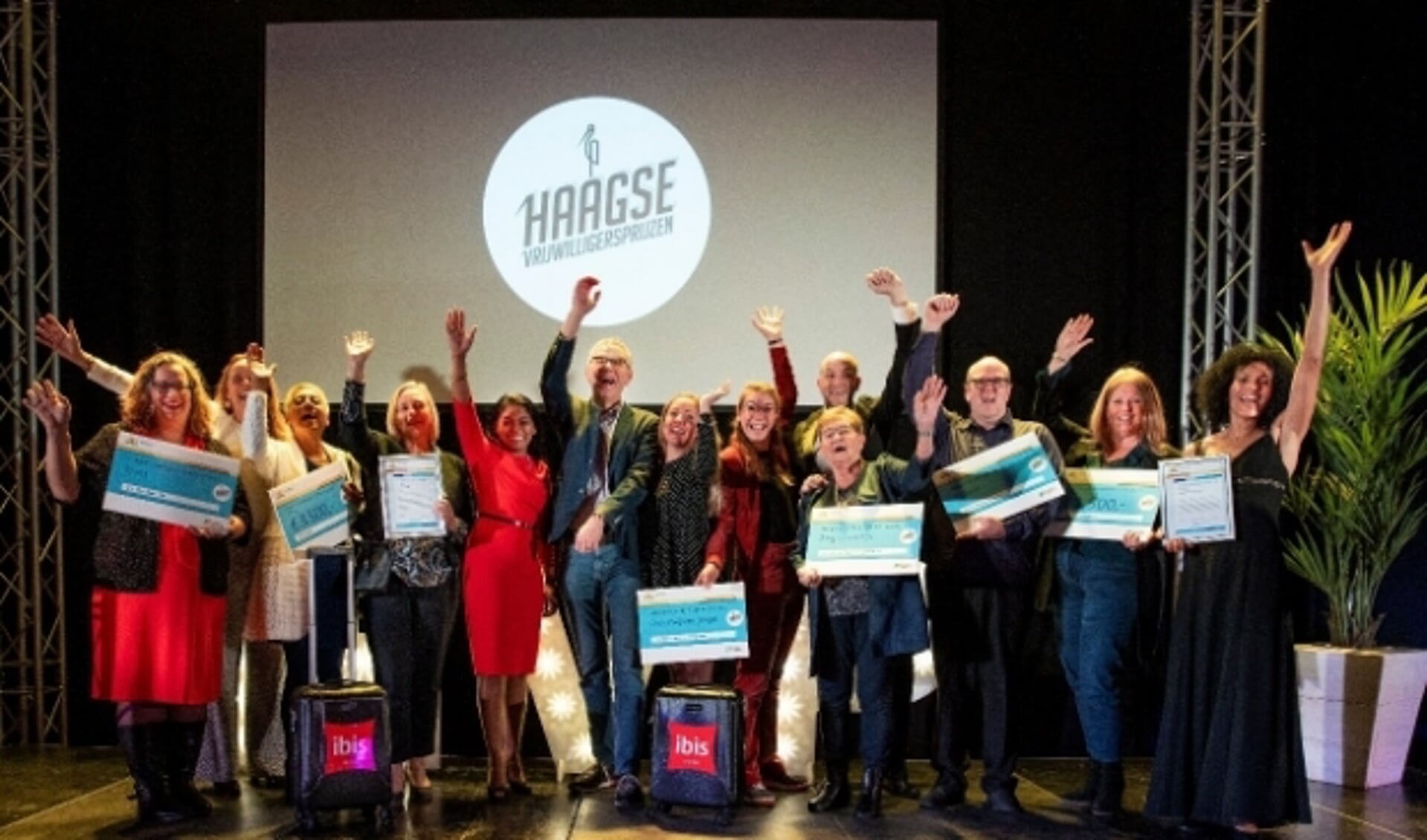 Vrijwilligerswerk heeft in 2020 een nieuwe dimensie gekregen. Op de foto: winnaars Haagse Vrijwilligersprijzen 2019. Foto: pr