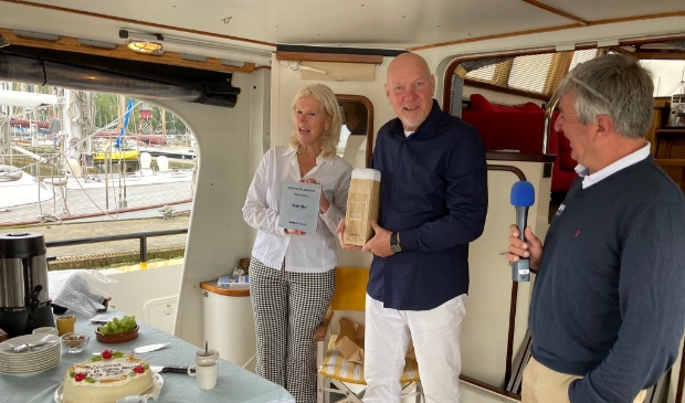 <p class="LEAD" pstyle="LEAD">V.l.n.r.: Inge, oprichter Stichting Vaarwens, Evert Stel en Alex Hoevens van Hiswa te water.</p>