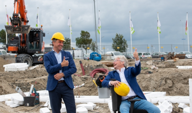 Marcel Jacobs (l) en Frans Kramer kijken nu al uit naar het nieuwe hoofdkantoor van Vezet