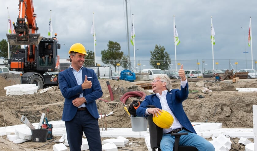 Marcel Jacobs (l) en Frans Kramer kijken nu al uit naar het nieuwe hoofdkantoor van Vezet