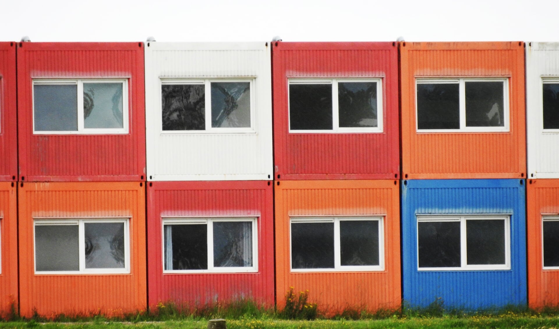 Flex-containers ofwel flexwoningen als tijdelijke woonvoorziening in gemeente Castricum. Een goed idee? Stuur een reactie naar redactie.cnb@rodi.nl