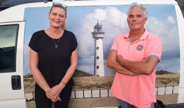 <p>Erwin en Marja Palsma moedig voorwaarts in Egmond aan Zee</p>