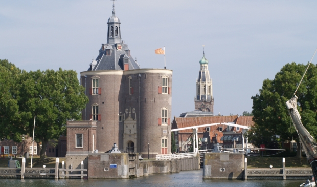 <p>Enkhuizen zet de boel op scherp en trekt aan de bel bij rijksoverheid.</p>