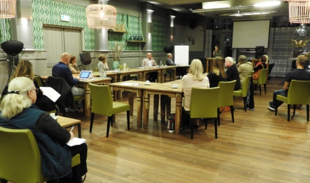 <p>Een deel van de bijeenkomst over jeugdzorg door Horizon.</p>