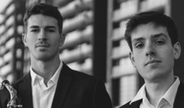 <p>Het piano-saxofoon duo Victor Naranjo op piano (r) en Carlos Giménez op saxofoon.</p>