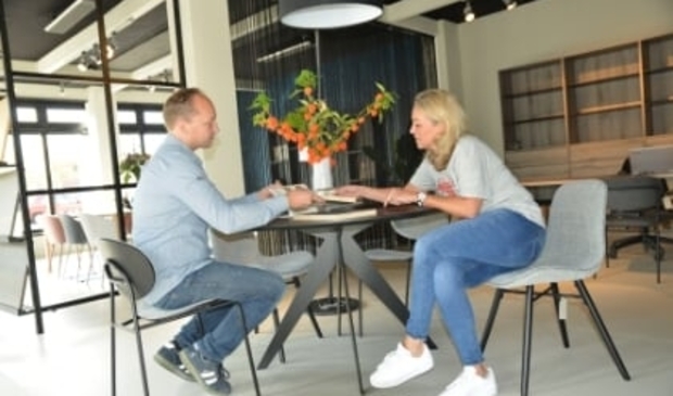 Barry Huisman bespreek de wensen.