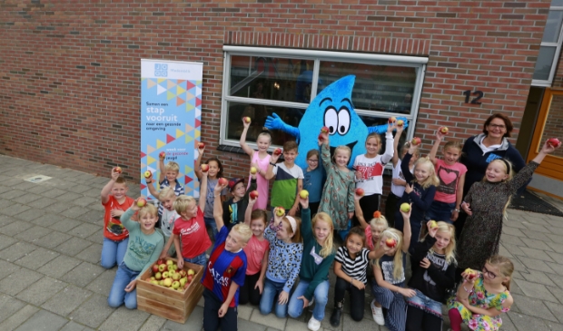 <p>Kinderen doen tal van activiteiten tijdens de Week voor de Gezonde Jeugd.</p>