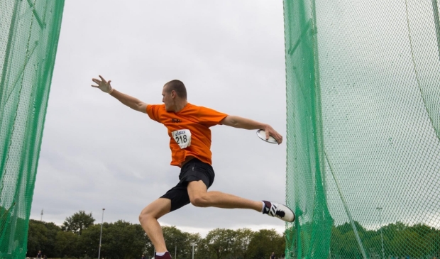 Sebastian Bonte in actie met de discus.