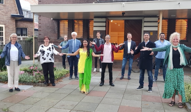 <p> 'Vrede verbindt verschil'. Dat wil ook de Stichting Samenbindende Projecten Zaanstreek in hun programma tot uiting brengen. </p>