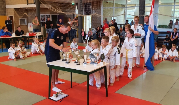 <p dir="ltr">team Nederland bij de prijzentafel</p>