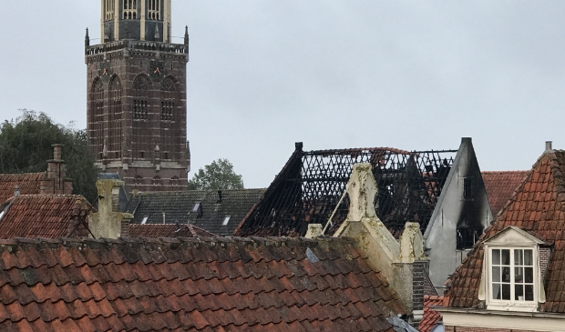 <p>Ongekend felle brand maakt panden Westerstraat onbewoonbaar.</p>