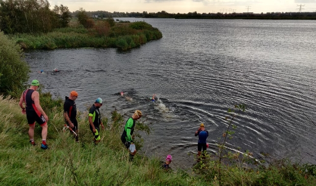 <p>Wekelijks traint de club in Het Twiske. </p>
