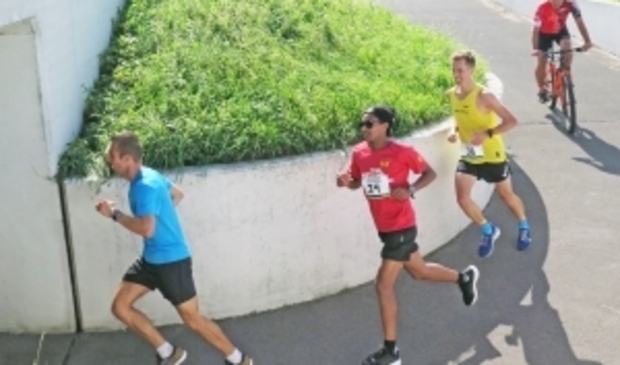 <p> Awet heeft startnummer 34.</p>