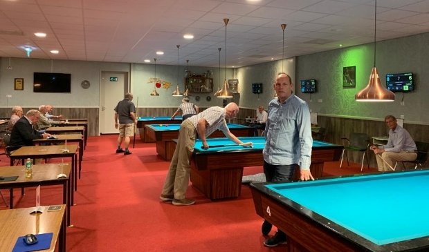 Secretaris Stichting BBC Hans Molenaar (vooraan) in de Van Speyk-zaal.