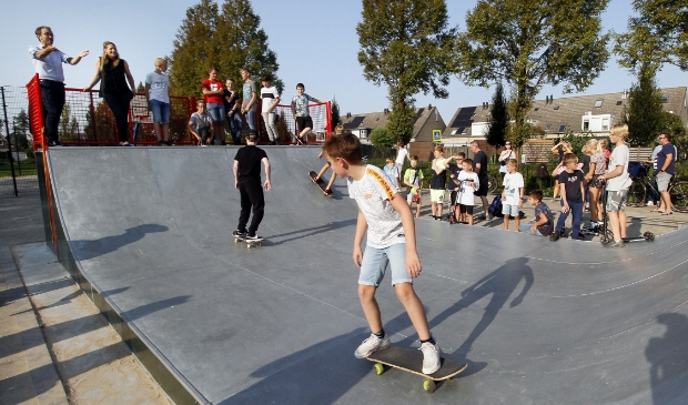De skatebaan werd meteen uitgeprobeerd.