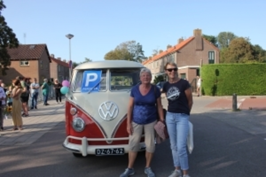 <p>Marga Krijtenberg en Tineke Kee met pensioen.</p>