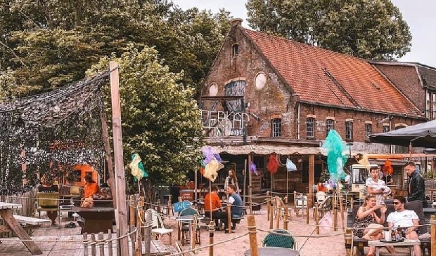 <p>Het koopcontract van de Oerkap is getekend.</p>