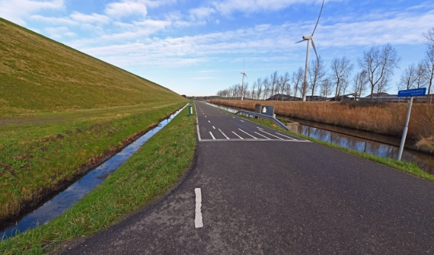 <p>De Machineweg zou, de uiterste westgrens van de Amsterdamse haven blijven. </p>