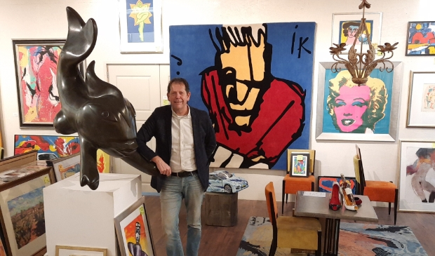 <p>Rogier Jonk sluit de huiskamer van Bergen</p>