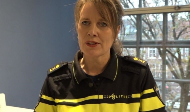 <p>Hoofdcommissaris Anja Schouten over de avondklok: 'We doen dit om een pandemie te bestrijden.'</p>