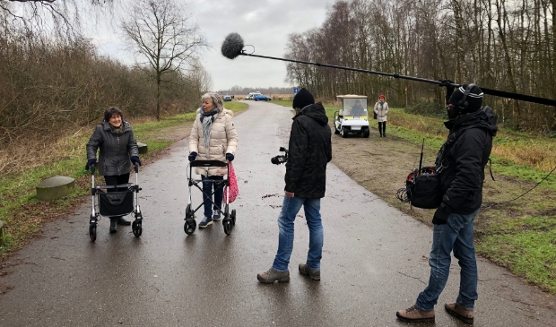<p>Jet Brouwer (rechts) en Annemarie de Hosson vertellen hun verhaal.</p>