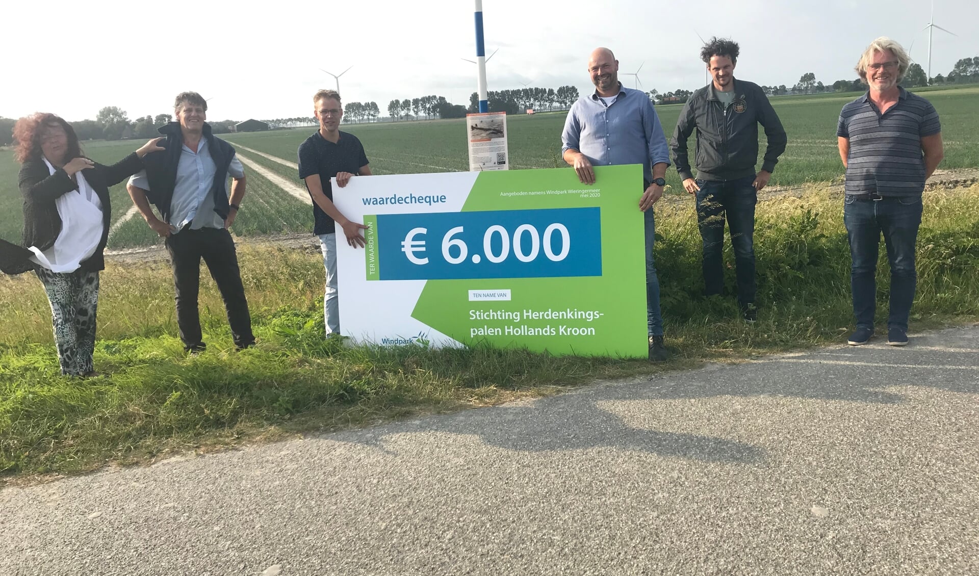 Vorig jaar ontving Stichting Herdenkingspalen Hollands Kroon een cheque van 6000 euro uit het Windfonds.