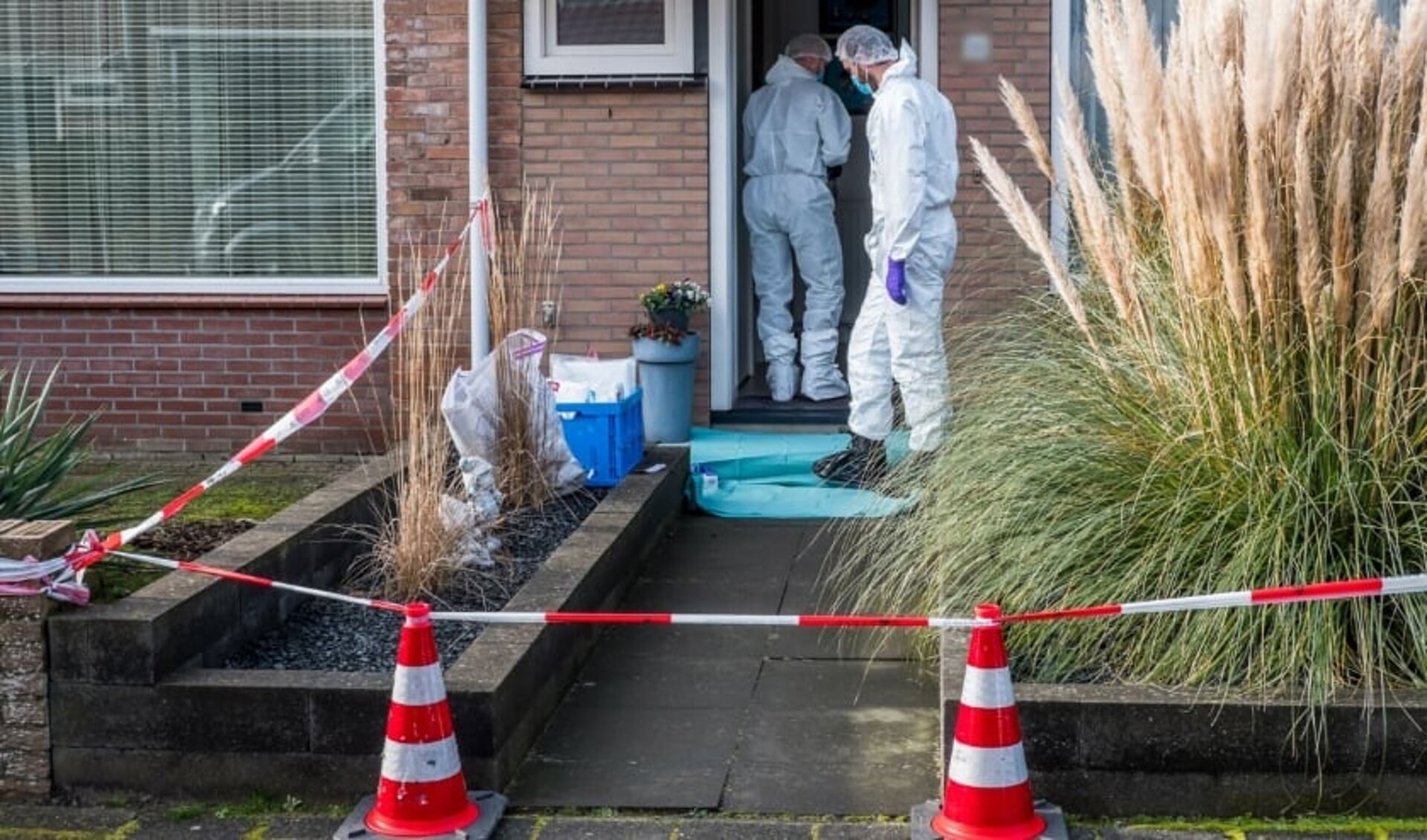 Politie doet onderzoek in woning in Lijsterbeslaan in Castricum.