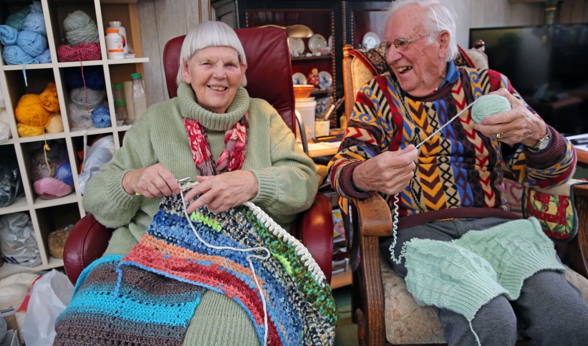 Nora en haar partner Theo hebben zoveel wol ontvangen dat ze mensen zoeken die haar wil helpen met haken.