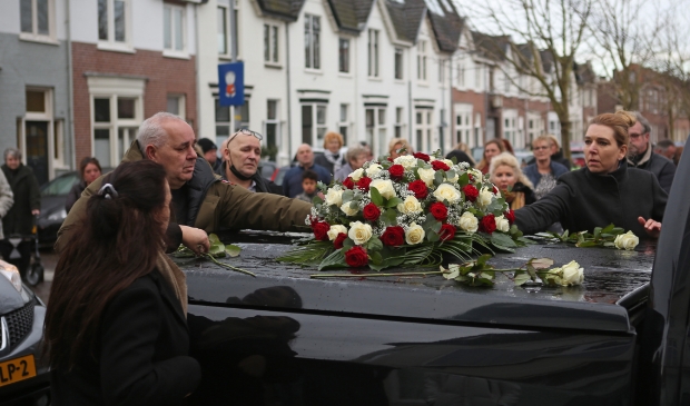 Eerbetoon aan de overleden snackbarkoningin ‘Tante Bep’ (84).