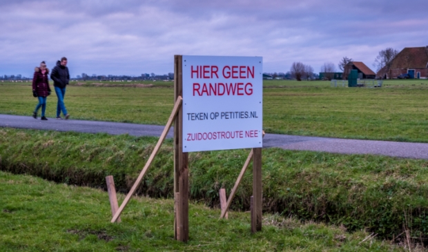 <p>Protestbord langs fietspad bij Uitgeest.</p>