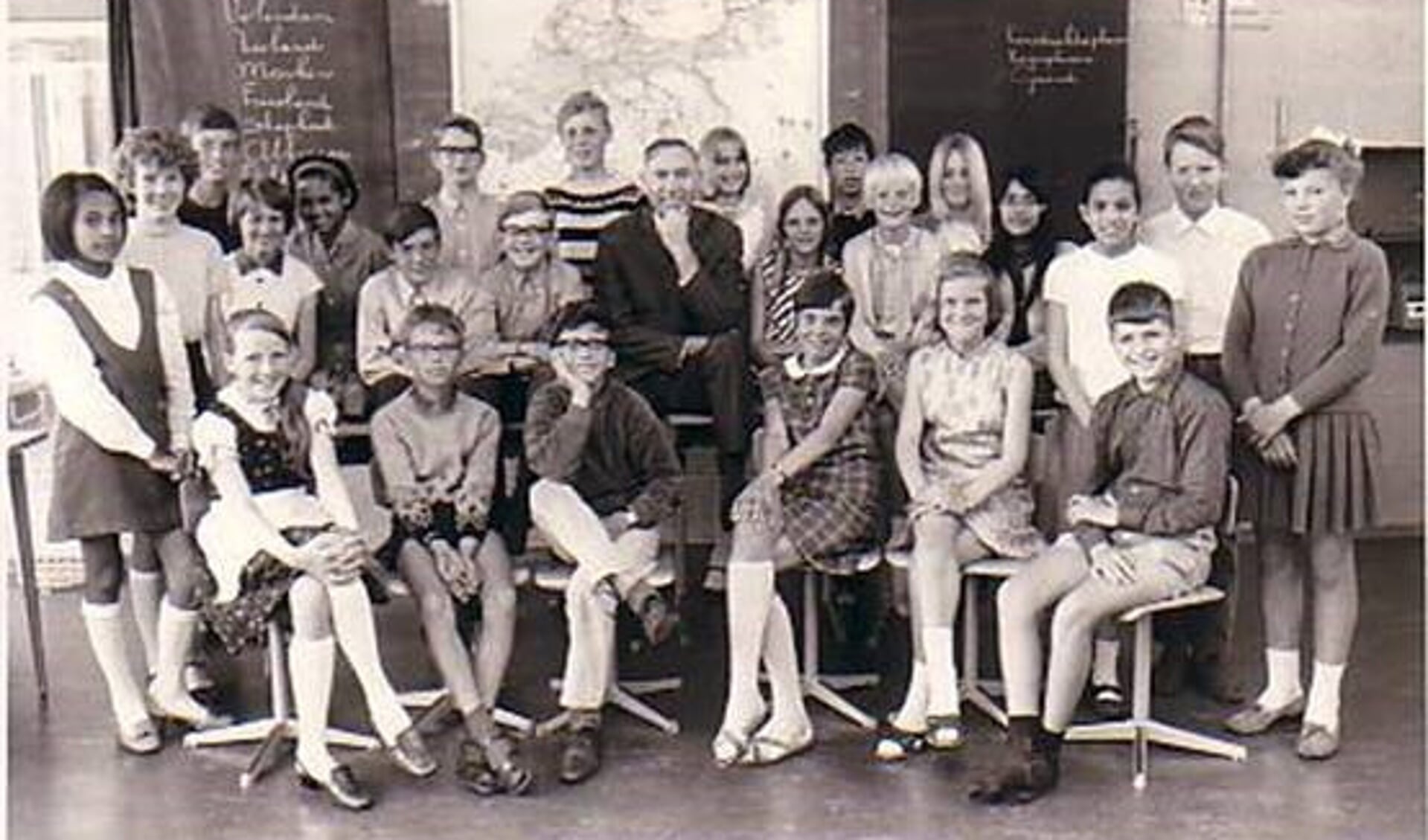 Zesde klas Karel Doormanschool met meester Ben Ouwerling 1968.