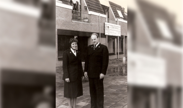 <p>Henk en Connie Kooyman bij het in aanbouw zijnde nieuwbouw
Aan de Vismarkt</p>