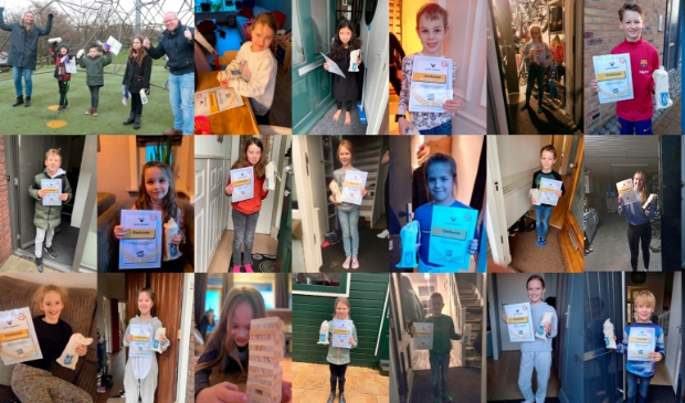 <p>Een deel van de kinderen die er samen voor gezorgd hebben dat hun club ruim 6000 mocht ontvangen door de lotenverkoop.</p>