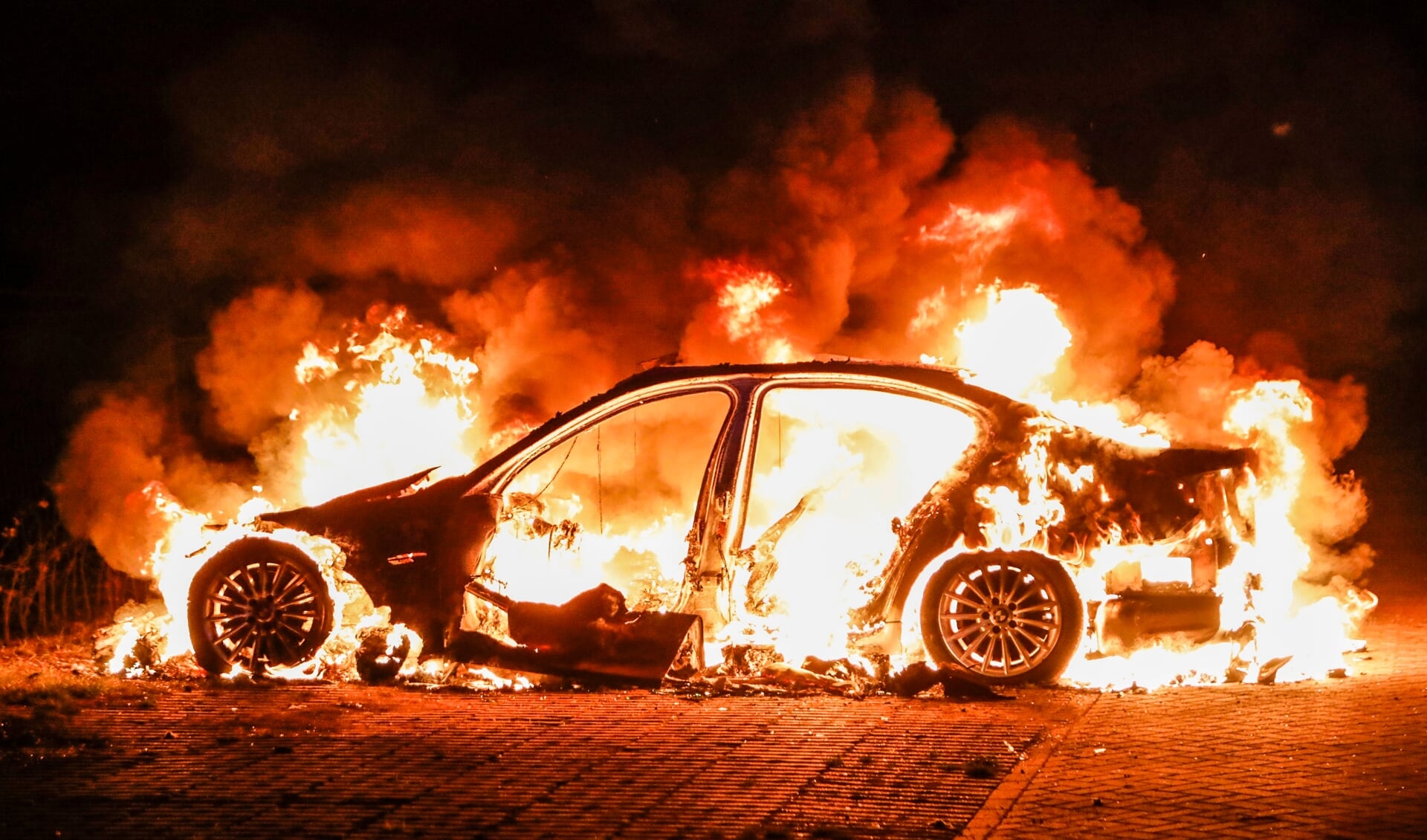STOCKFOTO; niet zijnde de uitgebrande auto
