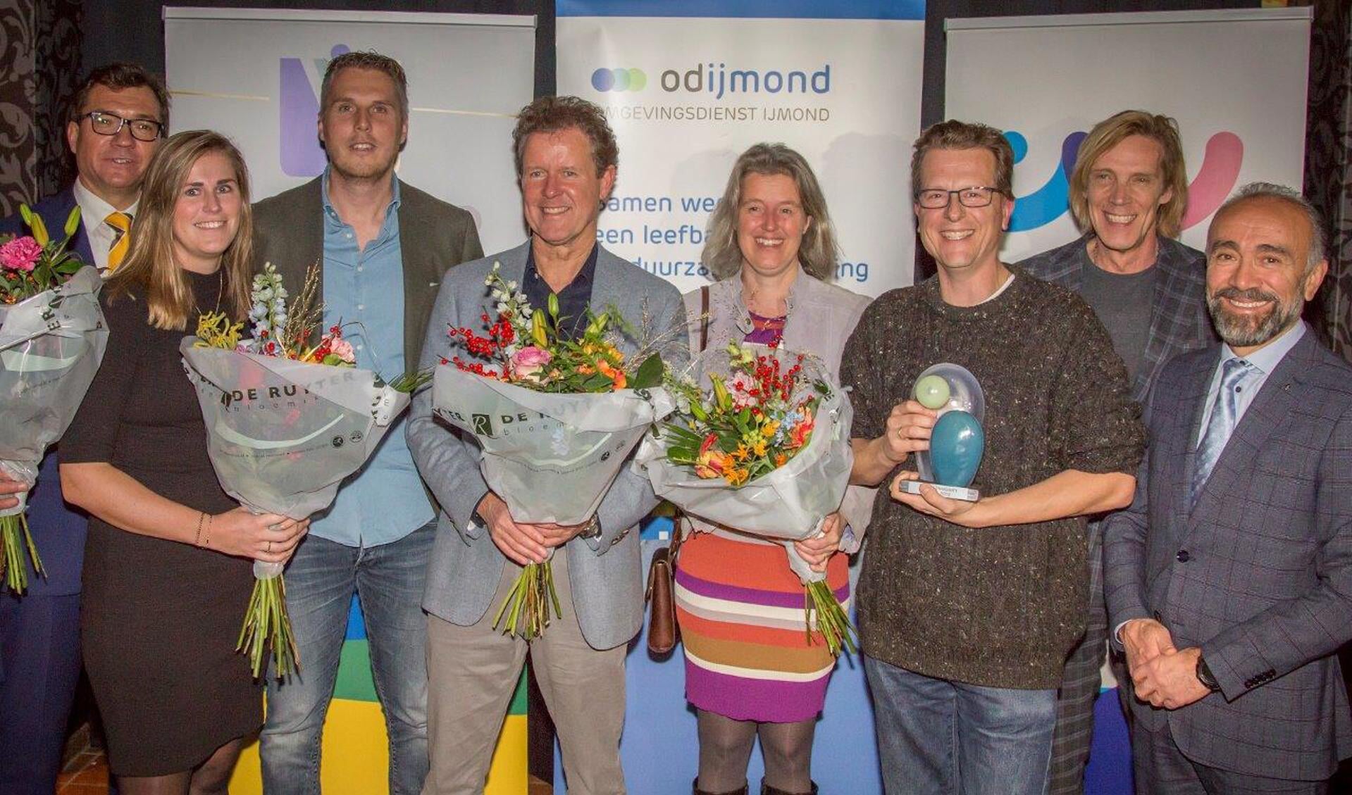 Genomineerden en winnaar De Noord-Hollandse Bier Brouwerij uit Uitgeest, met geheel rechts wethouder Haydar Erol van Beverwijk.
