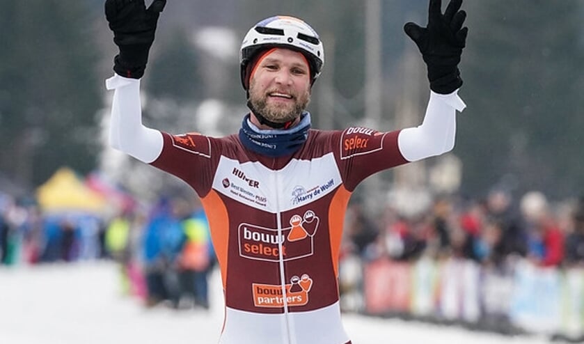 <p>Jouke Hoogeveen een jaar geleden, als winnaar van het ONK op de Weissensee.</p>