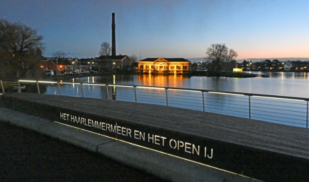 <p>Vanaf de bank op de Boezembrug heb je prachtig uitzicht op het schepradstoomgemaal.</p>