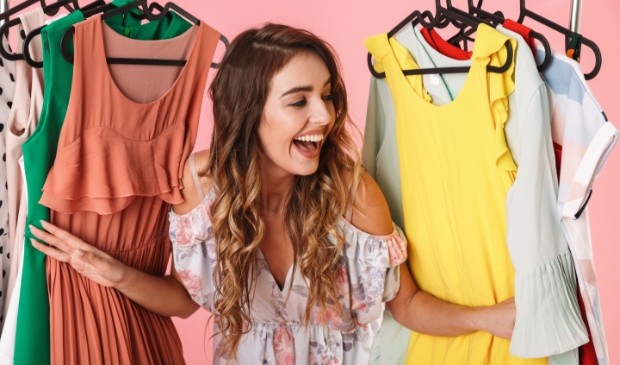 <p>Heb jij kleding in je kast die nog mooi is maar die je zelf niet meer draagt? Geef ze dan door aan een ander!</p>