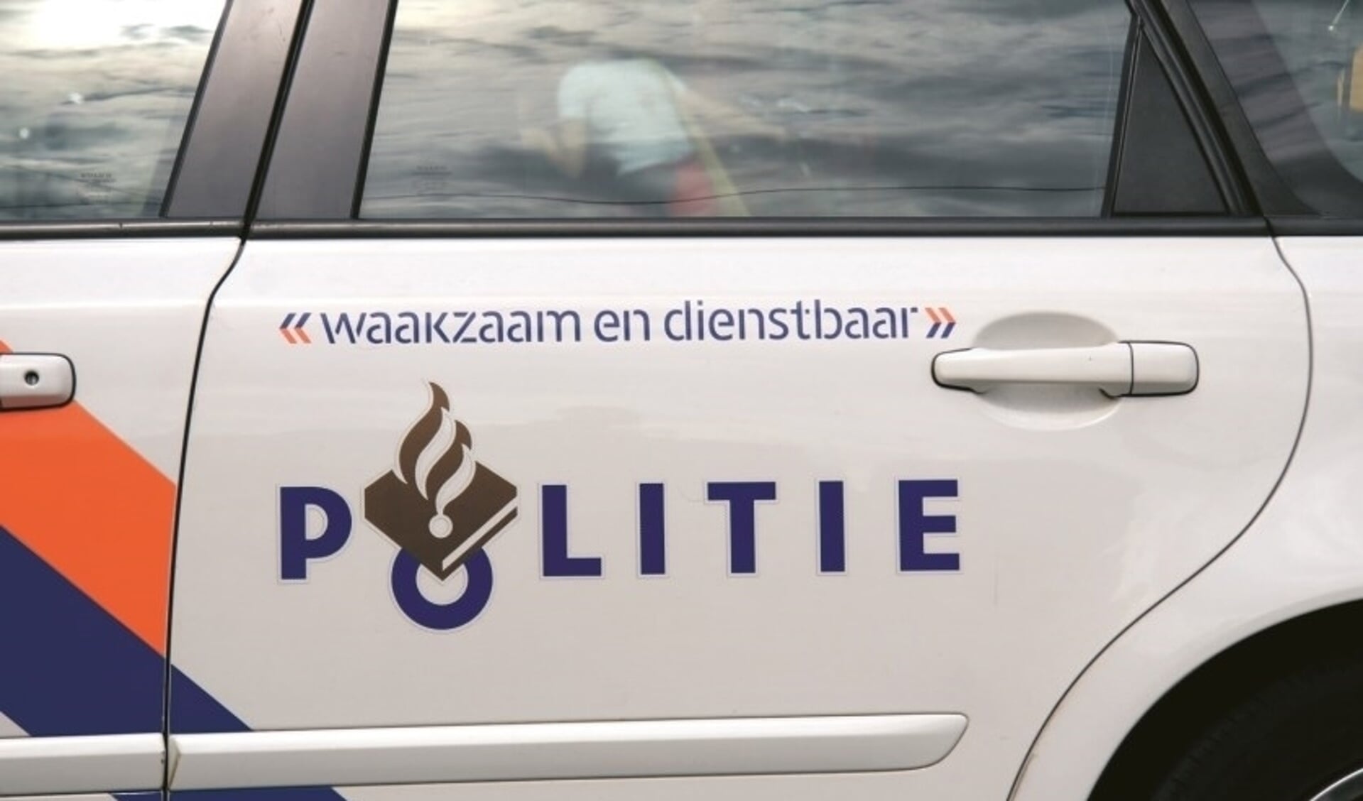 Bij controles op en industrieterrein in Volendam zijn gisteren, 2 december, vijf hennepkwekerijen opgerold, is er een illegale woning in beeld gekomen en werd er ontdekt dat (op drie plaatsen) onjuist is omgegaan met de opslag van gevaarlijke stoffen.  