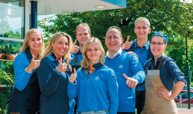<p pstyle="PLAT">De bekende medewerkers van Albert Heijn Huesmolen. </p>