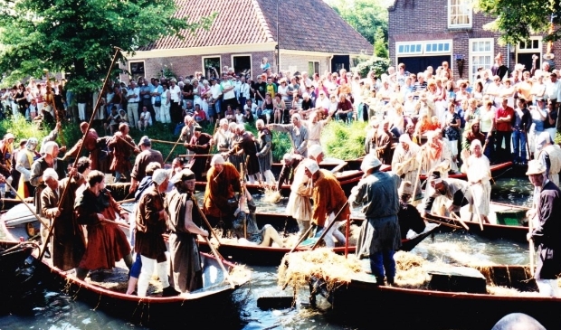 <p>De inval van de Broekers, het spel werd opgevoerd ter gelegenheid van het 650-jarig bestaan van Enkhuizen.<br><br></p>