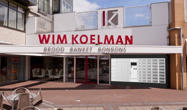 <p>De vers-automaat is geplaatst in de gevel van de bakkerswinkel.</p>